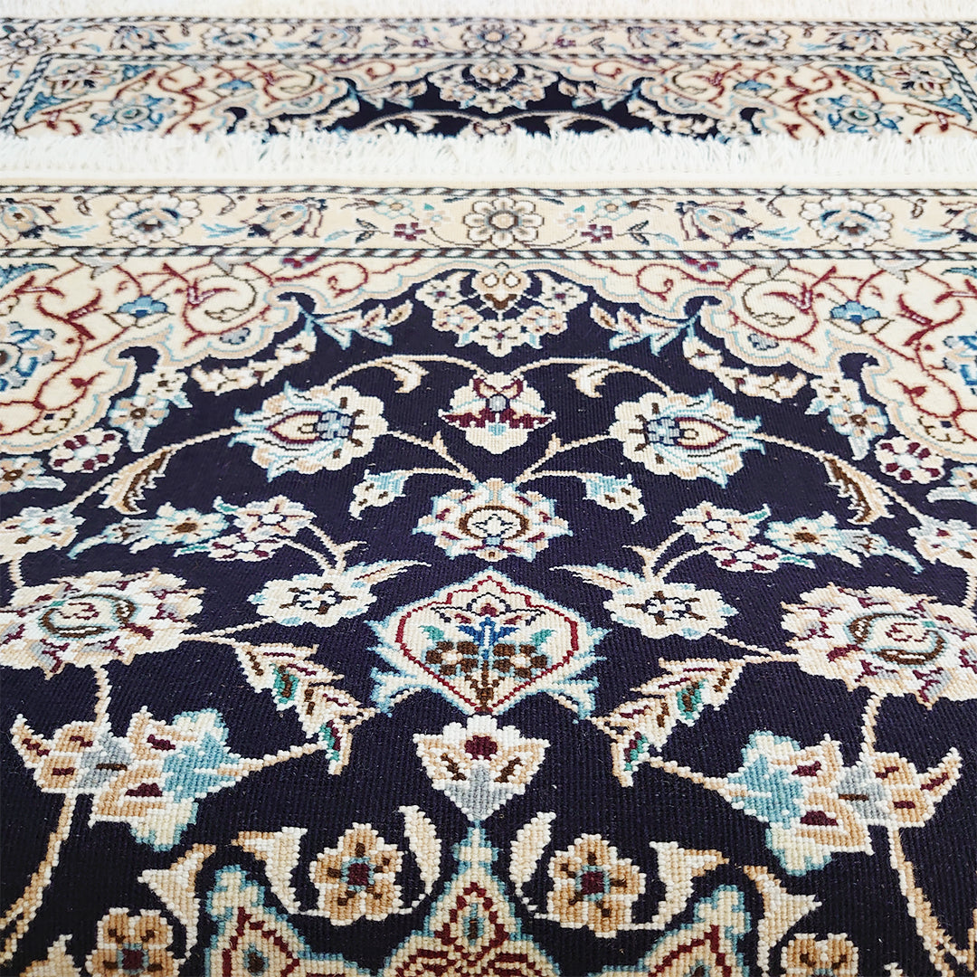 ペルシャ絨毯 イラン ナイン産<br>玄関マットサイズ 120×80