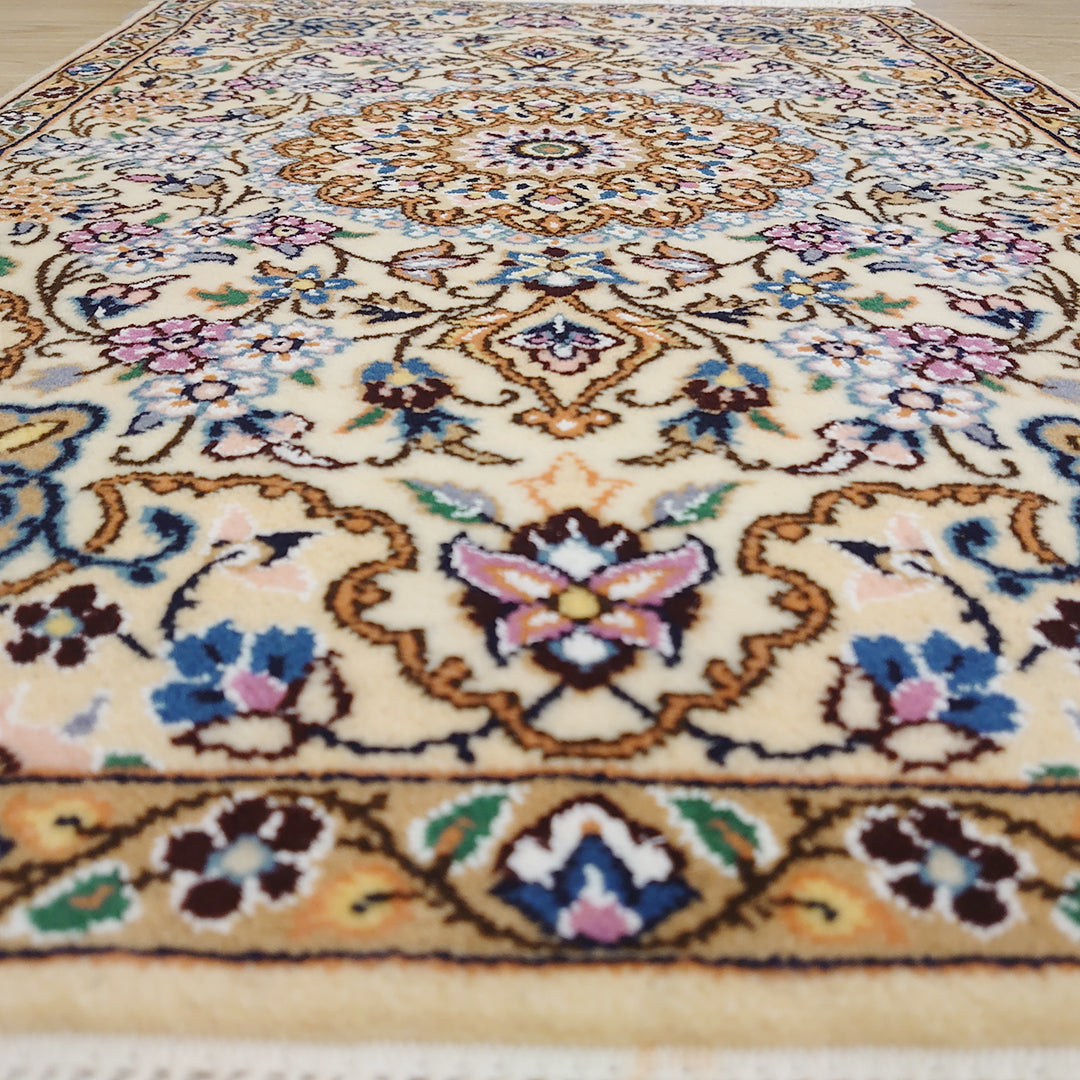 ペルシャ絨毯 イラン ナイン産<br>玄関マットサイズ 89×60