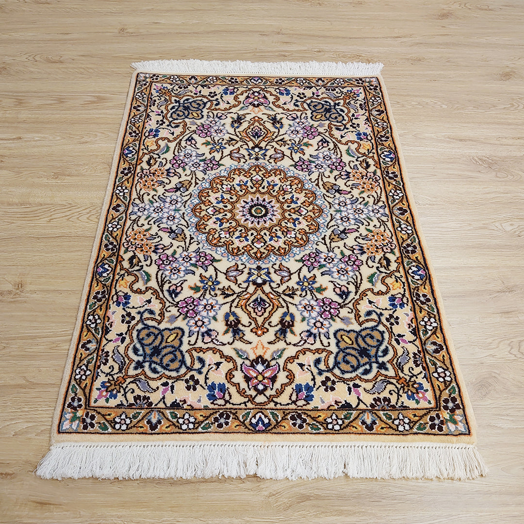 ペルシャ絨毯 イラン ナイン産<br>玄関マットサイズ 89×60