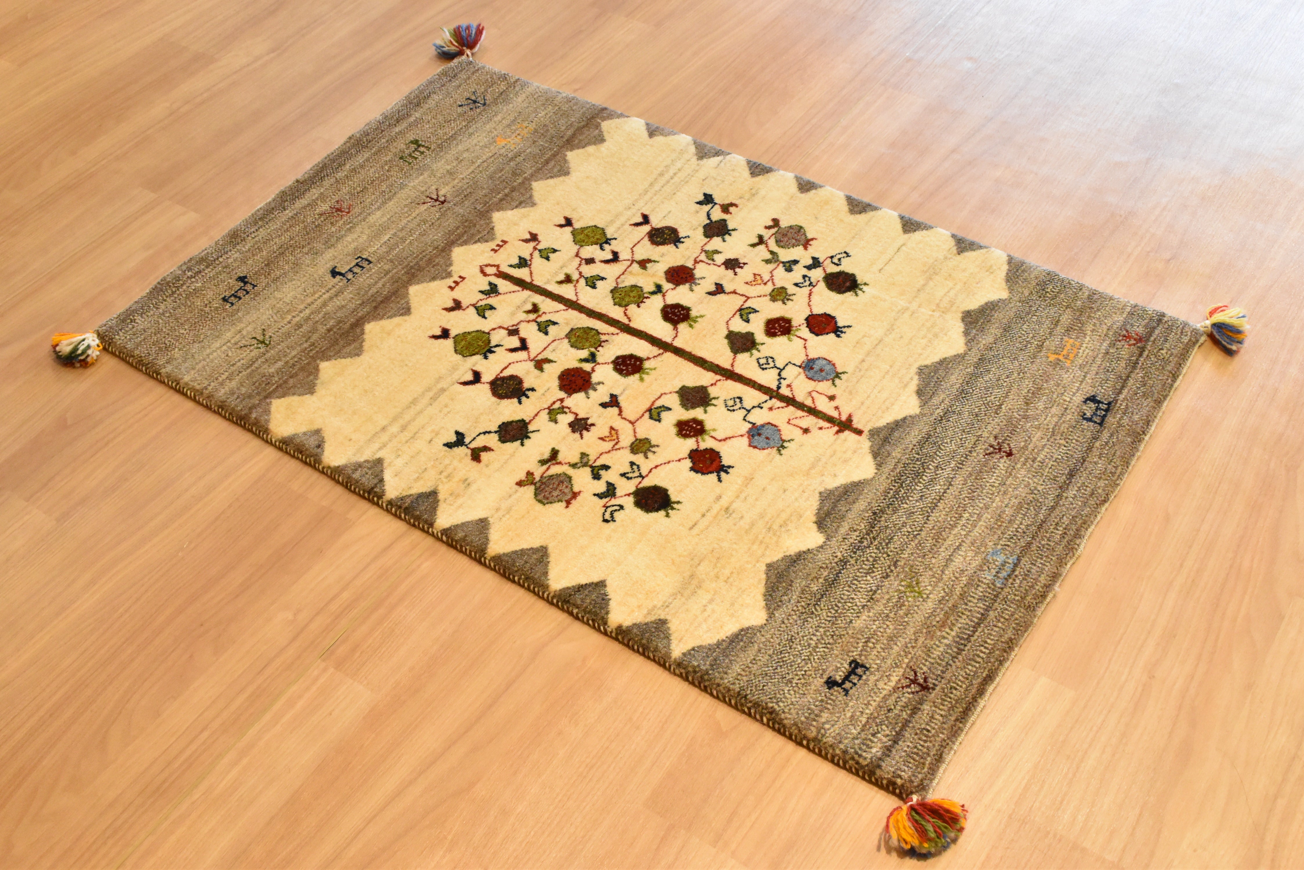 ギャッベ　イラン産 <br>玄関サイズ 125✕79<br>【商品番号：14958】