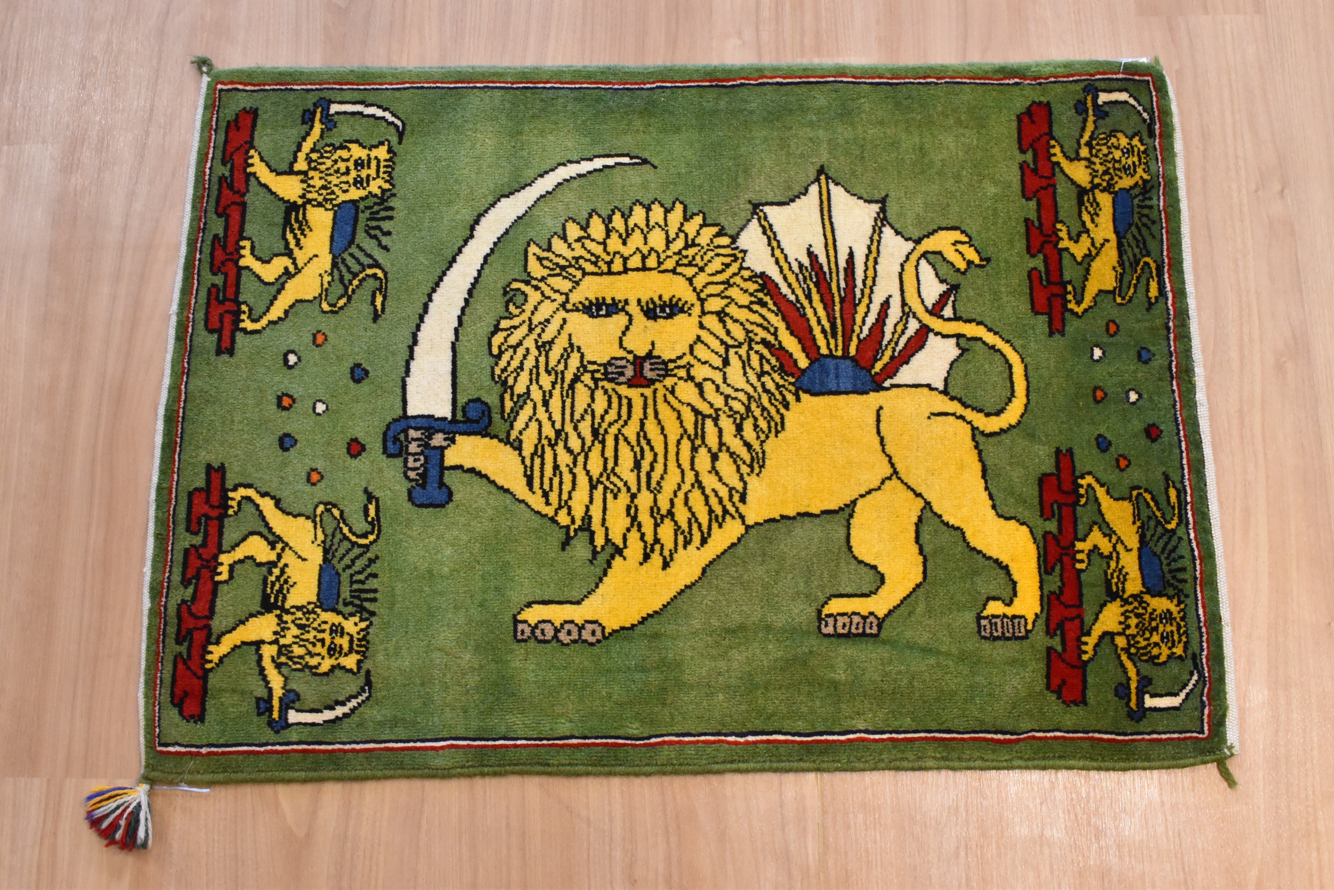 ペルシャ絨毯 イラン ナイン産リビングサイズ 200×307