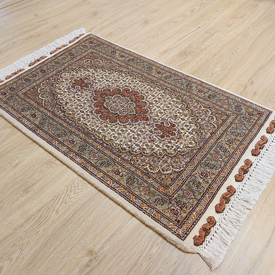 ペルシャ絨毯 イラン タブリーズ産<br>玄関マットサイズ 99×62