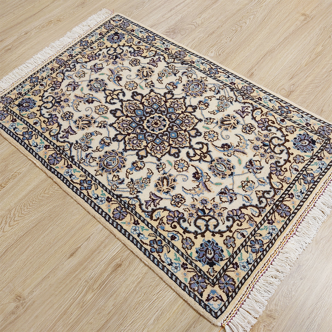 ペルシャ絨毯 イラン ナイン産<br>玄関マットサイズ 90×62