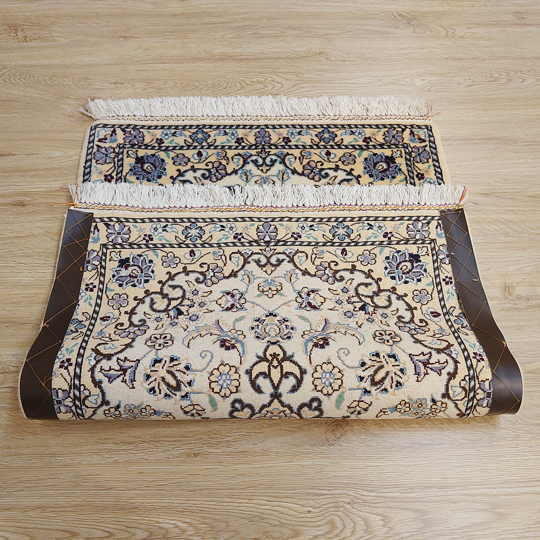ペルシャ絨毯 イラン ナイン産<br>玄関マットサイズ 90×62