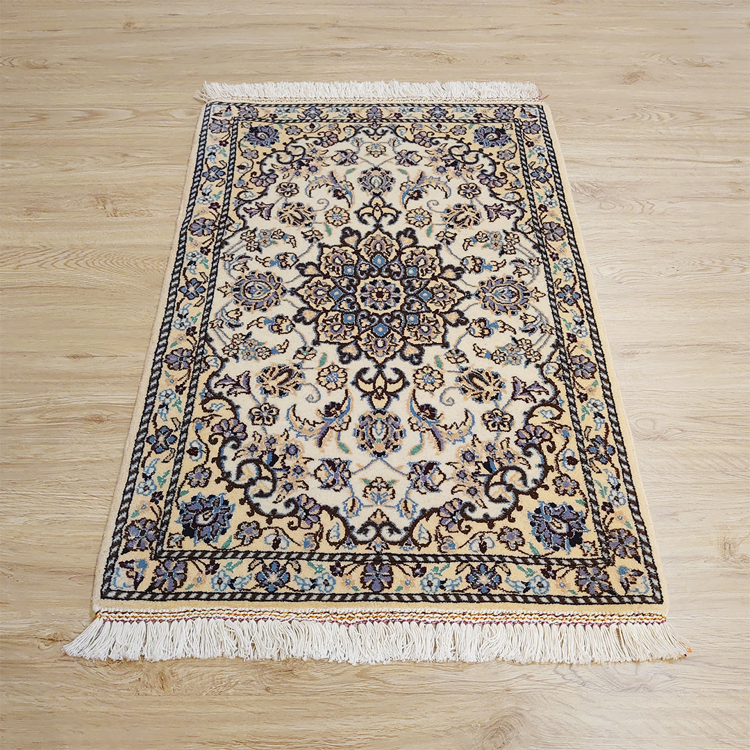 ペルシャ絨毯 イラン ナイン産<br>玄関マットサイズ 90×62