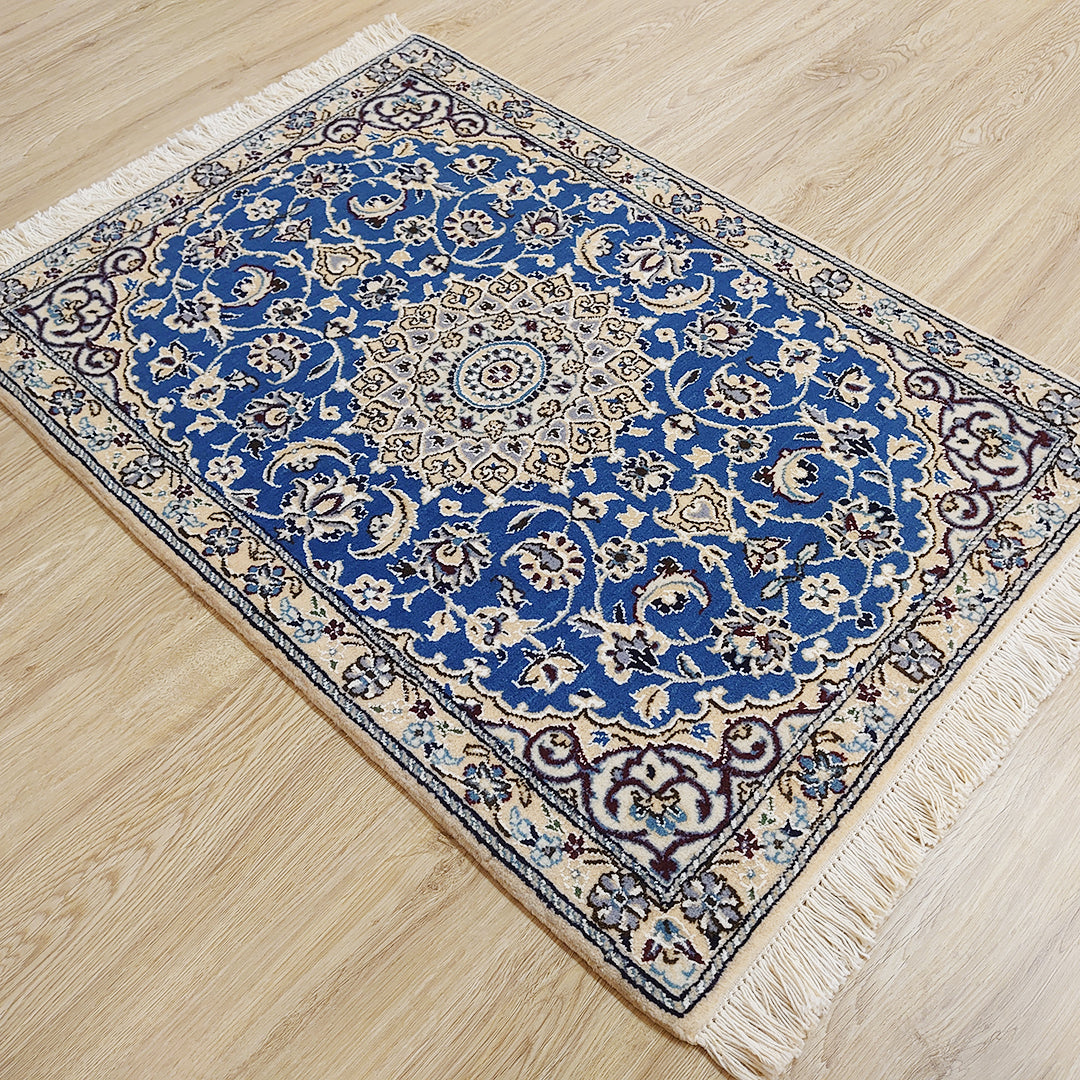 ペルシャ絨毯 イラン ナイン産<br>玄関マットサイズ 86×60