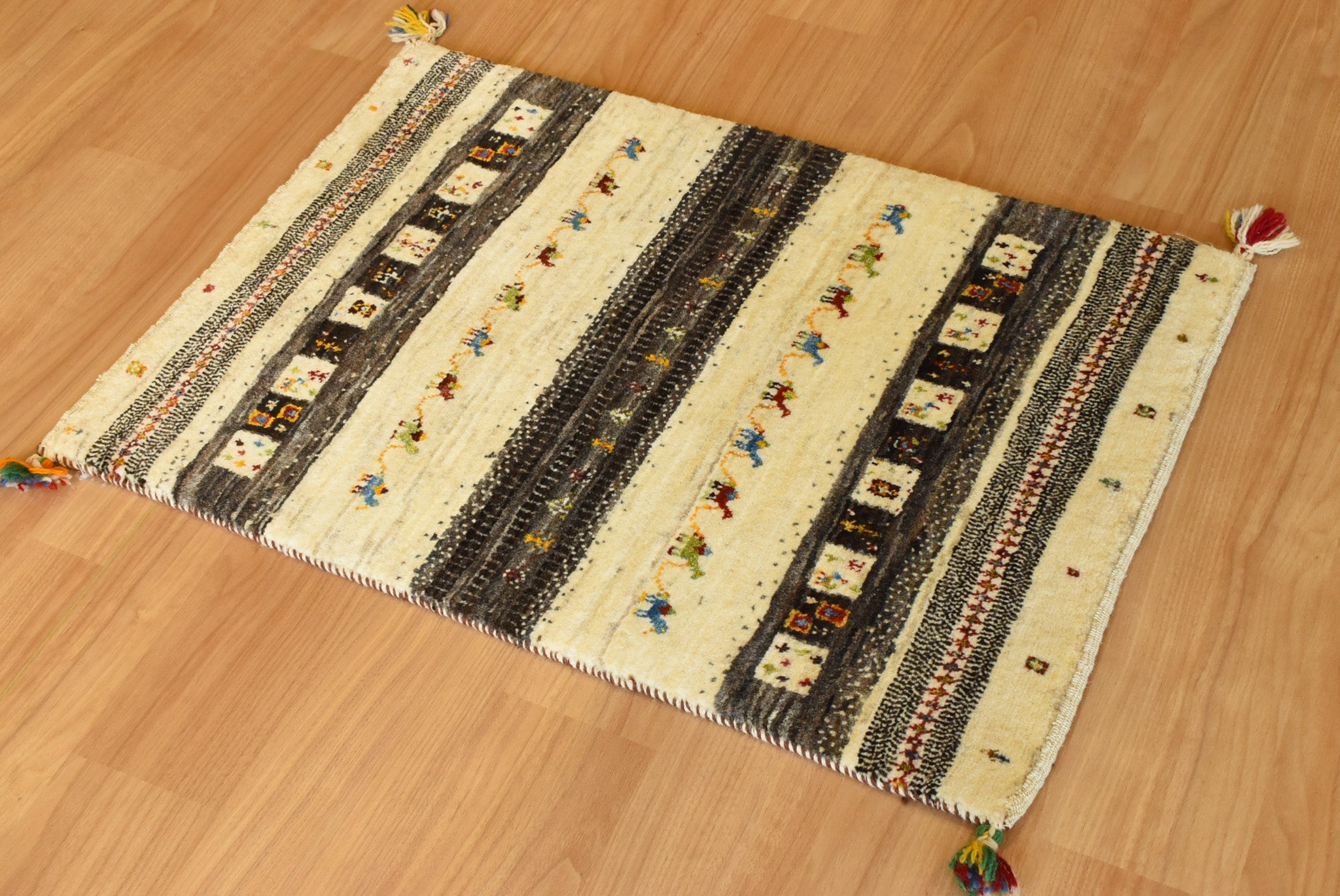ギャッベ　イラン産<br>玄関マットサイズ<br>ｻｲｽﾞ:約６６×９４<br>【商品番号：79624】