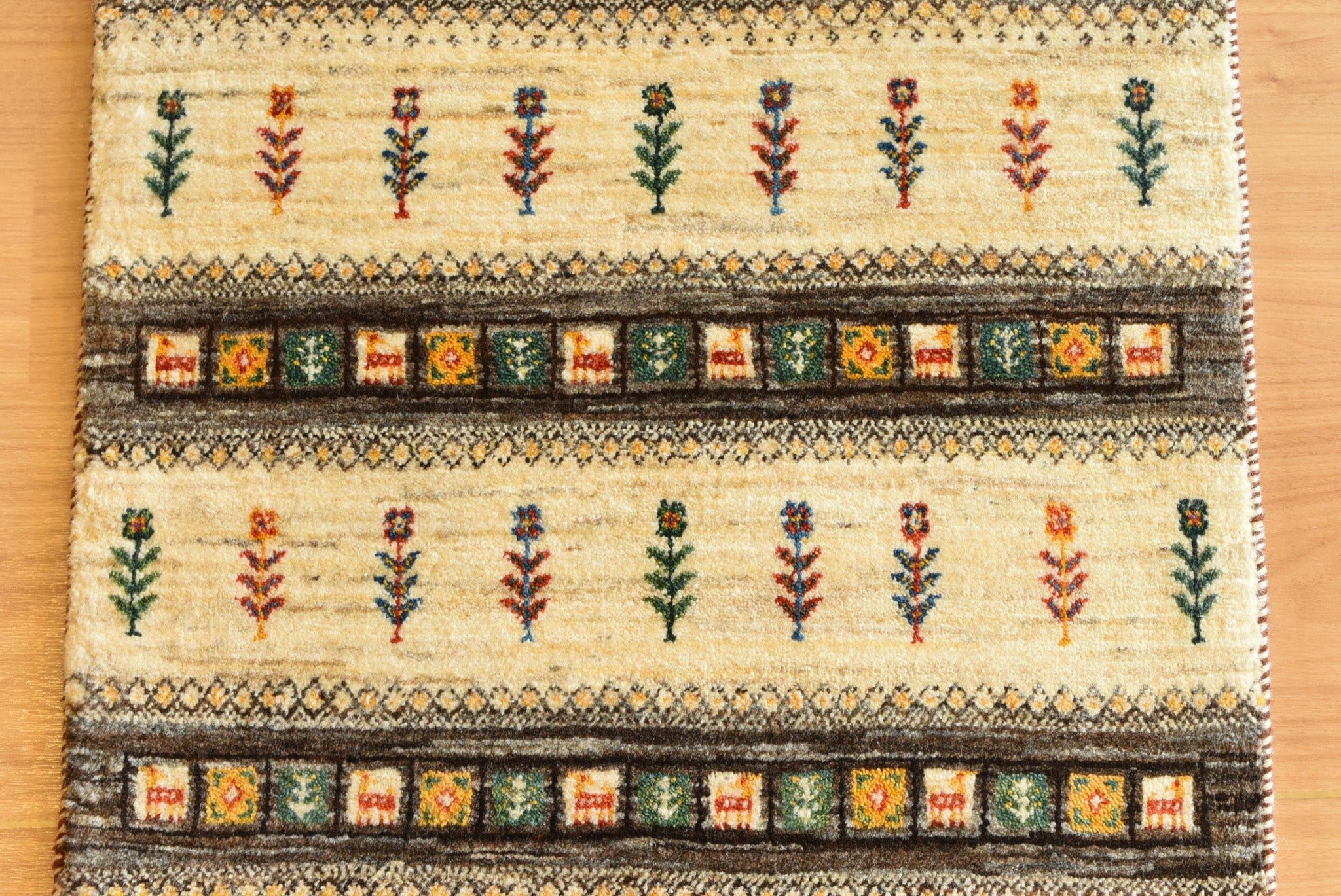 ギャッベ　イラン産<br>玄関マットサイズ<br>ｻｲｽﾞ:約６５×８８<br>【商品番号：55541】