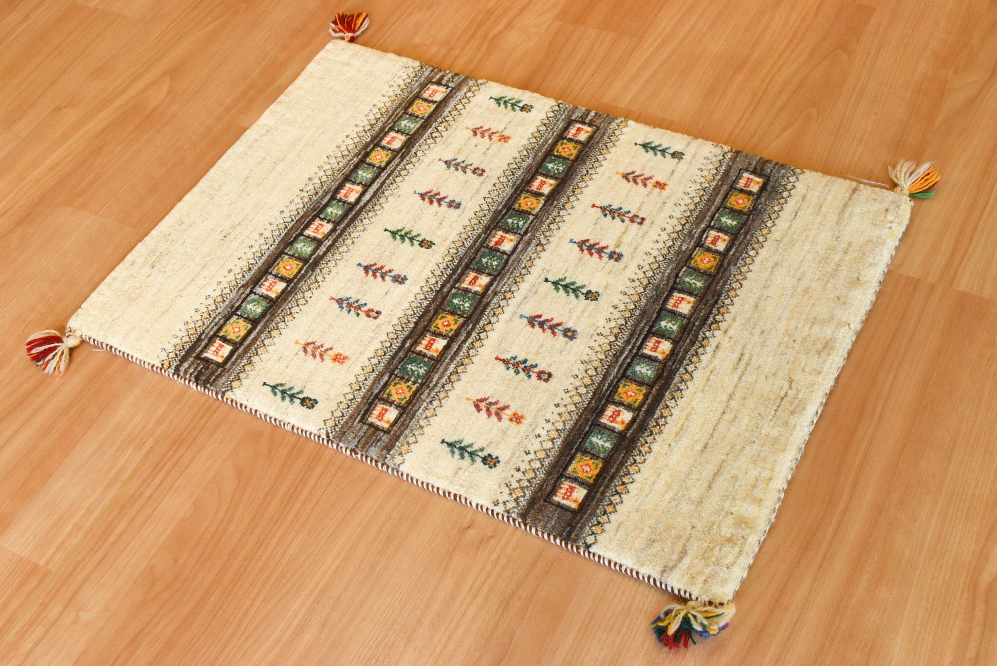 ギャッベ　イラン産<br>玄関マットサイズ<br>ｻｲｽﾞ:約６５×８８<br>【商品番号：55541】