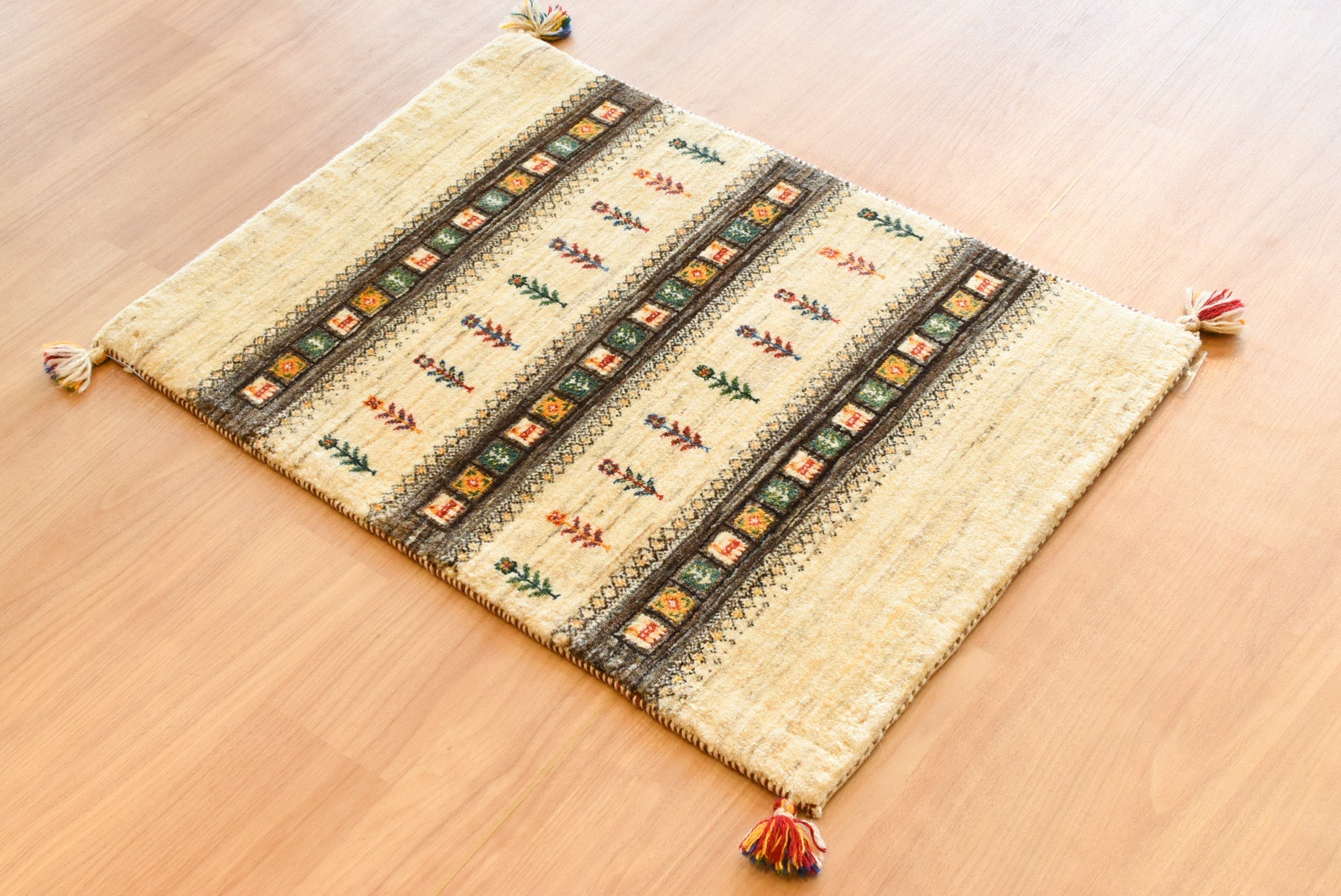 ギャッベ　イラン産<br>玄関マットサイズ<br>ｻｲｽﾞ:約６５×８８<br>【商品番号：55541】