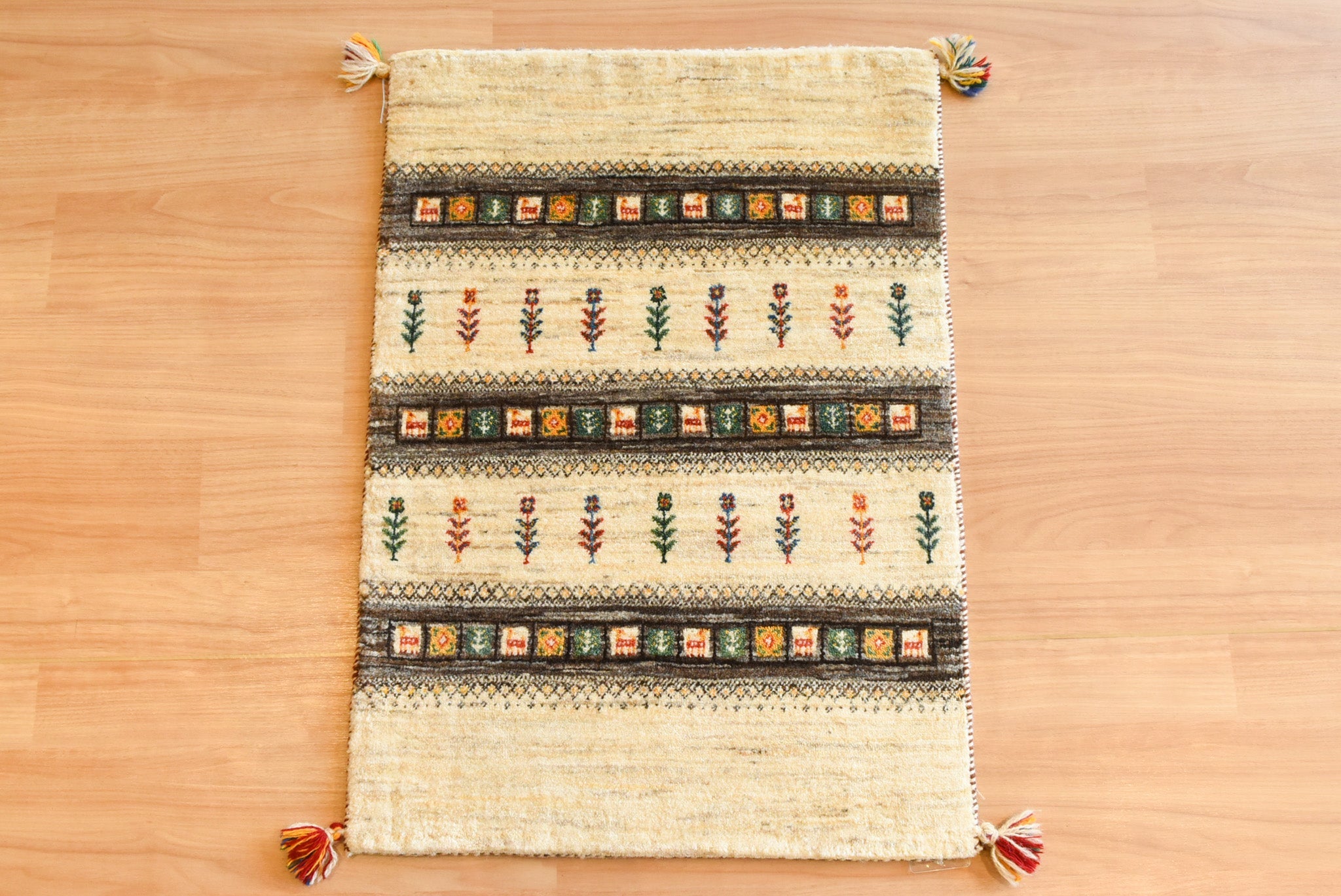 ギャッベ　イラン産 <br>玄関マットサイズ<br>ｻｲｽﾞ:約６５×８８<br>【商品番号：55541】