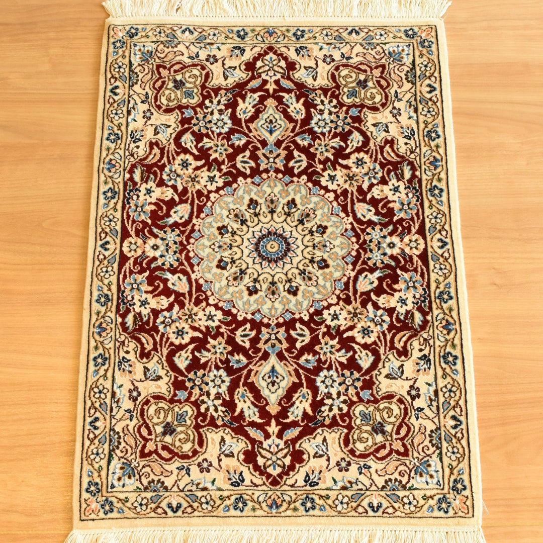 ペルシャ絨毯 イラン ナイン産<br>玄関マットサイズ 66×95