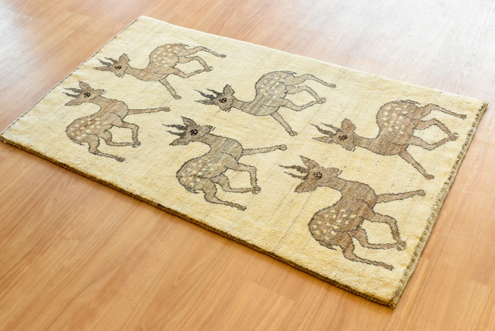 ギャッベ　イラン産 <br>玄関マットサイズ<br>ｻｲｽﾞ:約７７×１３５<br>【商品番号：22121】