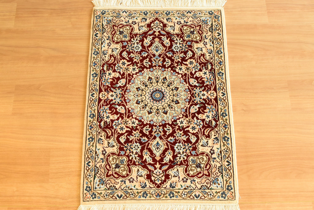 ペルシャ絨毯 イラン ナイン産<br>玄関マットサイズ 66×95