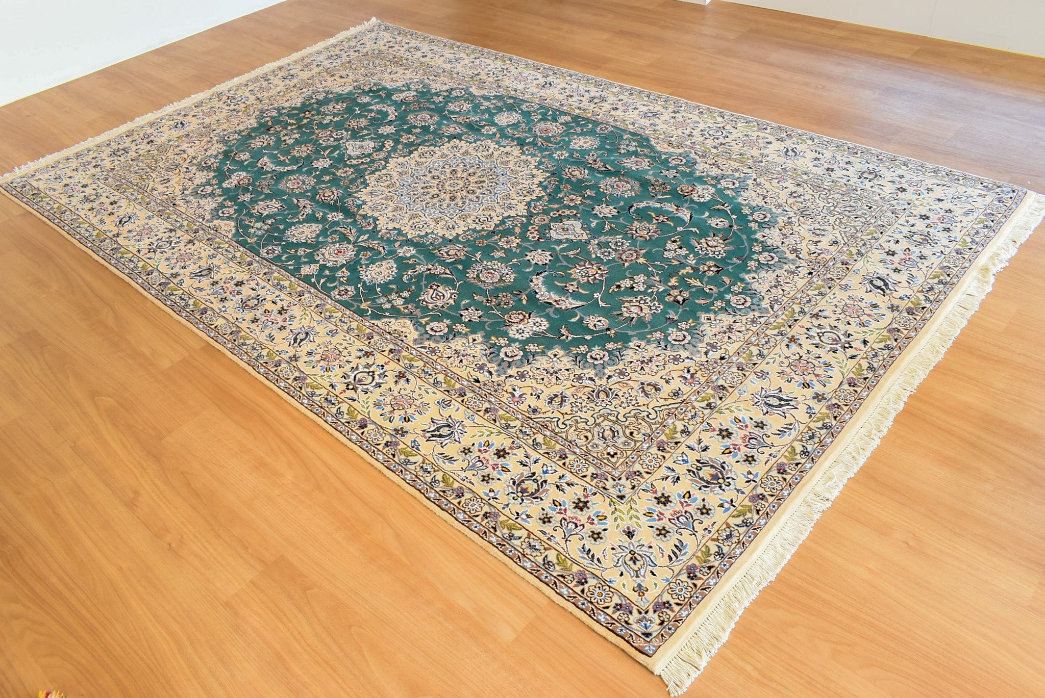 ペルシャ絨毯　イラン<br> ナイン産<br>ｻｲｽﾞ:約３１１×２００<br>【商品番号：3642】
