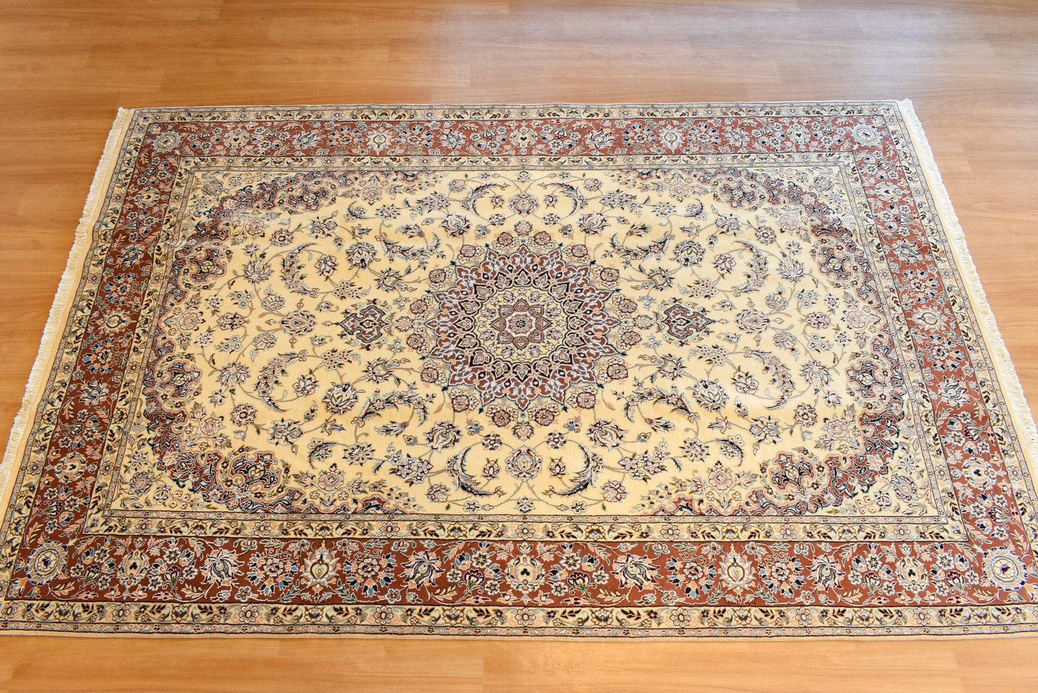 ペルシャ絨毯 イラン ナイン産リビングサイズ 205×312