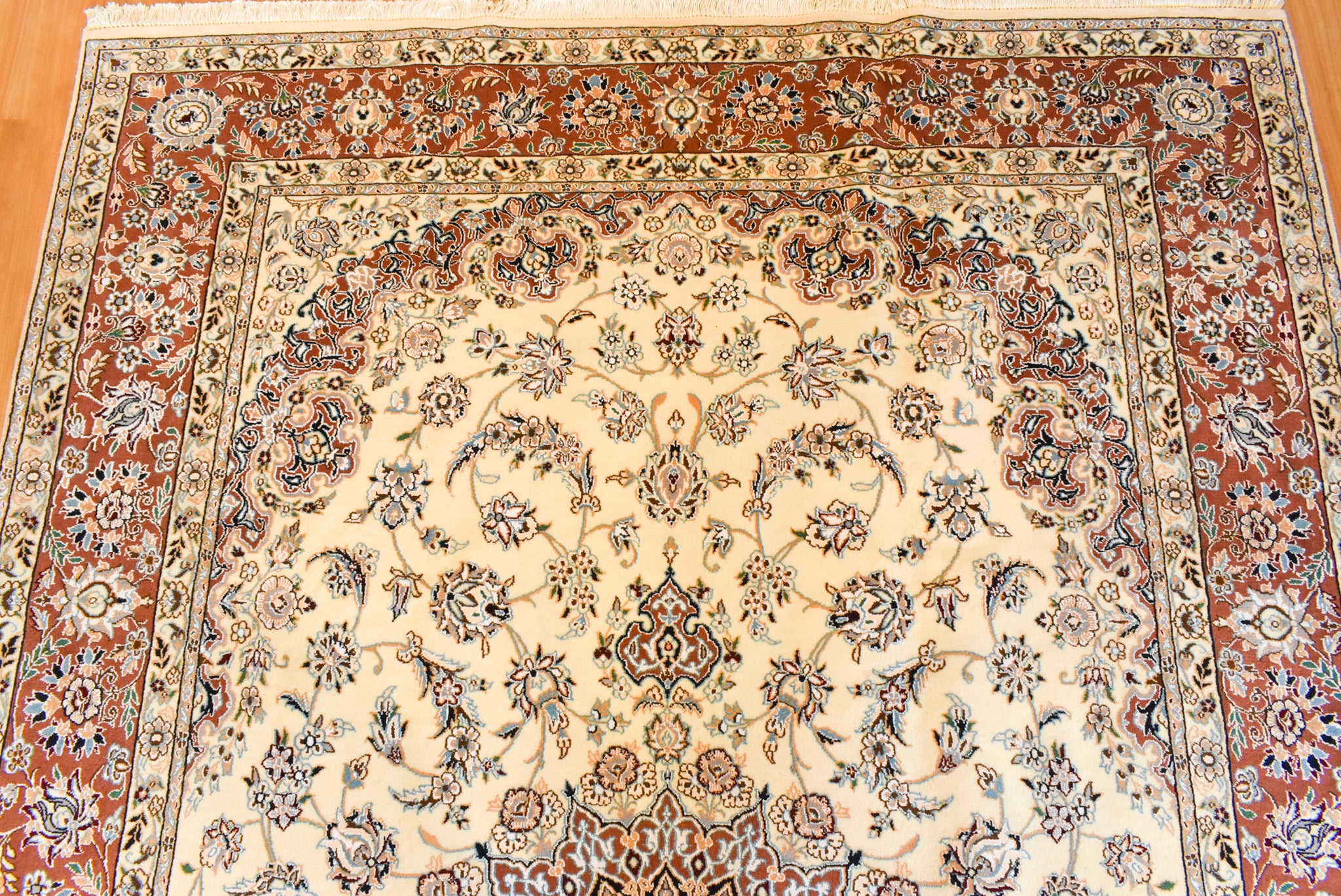 ペルシャ絨毯 イラン ナイン産リビングサイズ 205×312