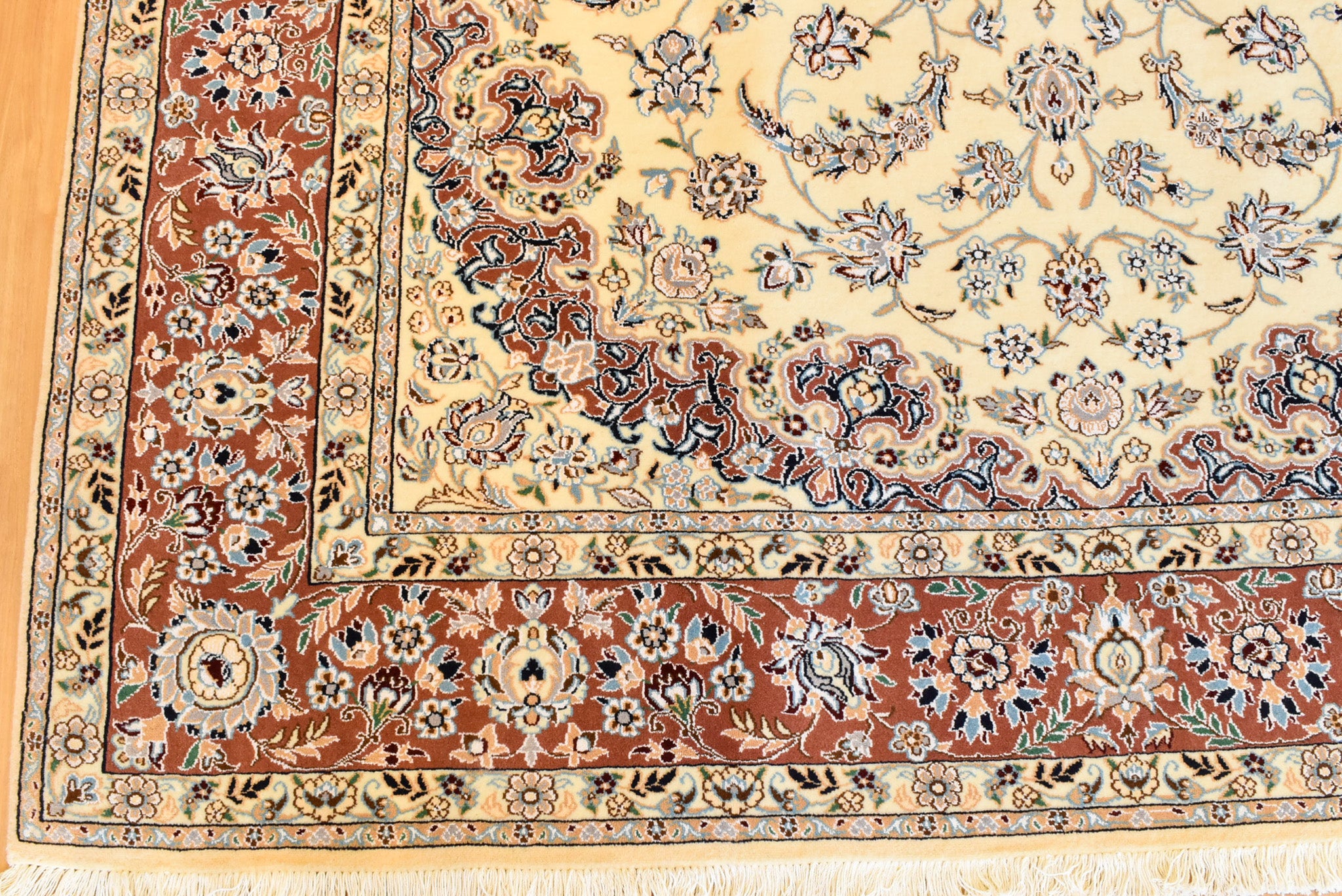 ペルシャ絨毯 イラン ナイン産リビングサイズ 205×312