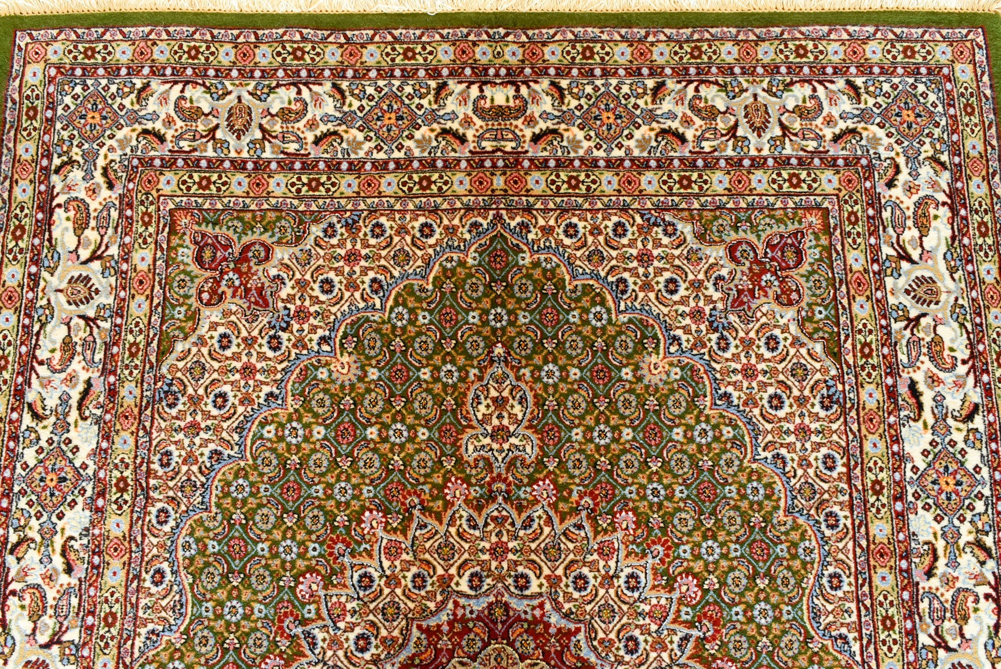 ペルシャ絨毯　イラン<br>ムード産<br>ｻｲｽﾞ:約１５５×１９３<br>【商品番号：7166】
