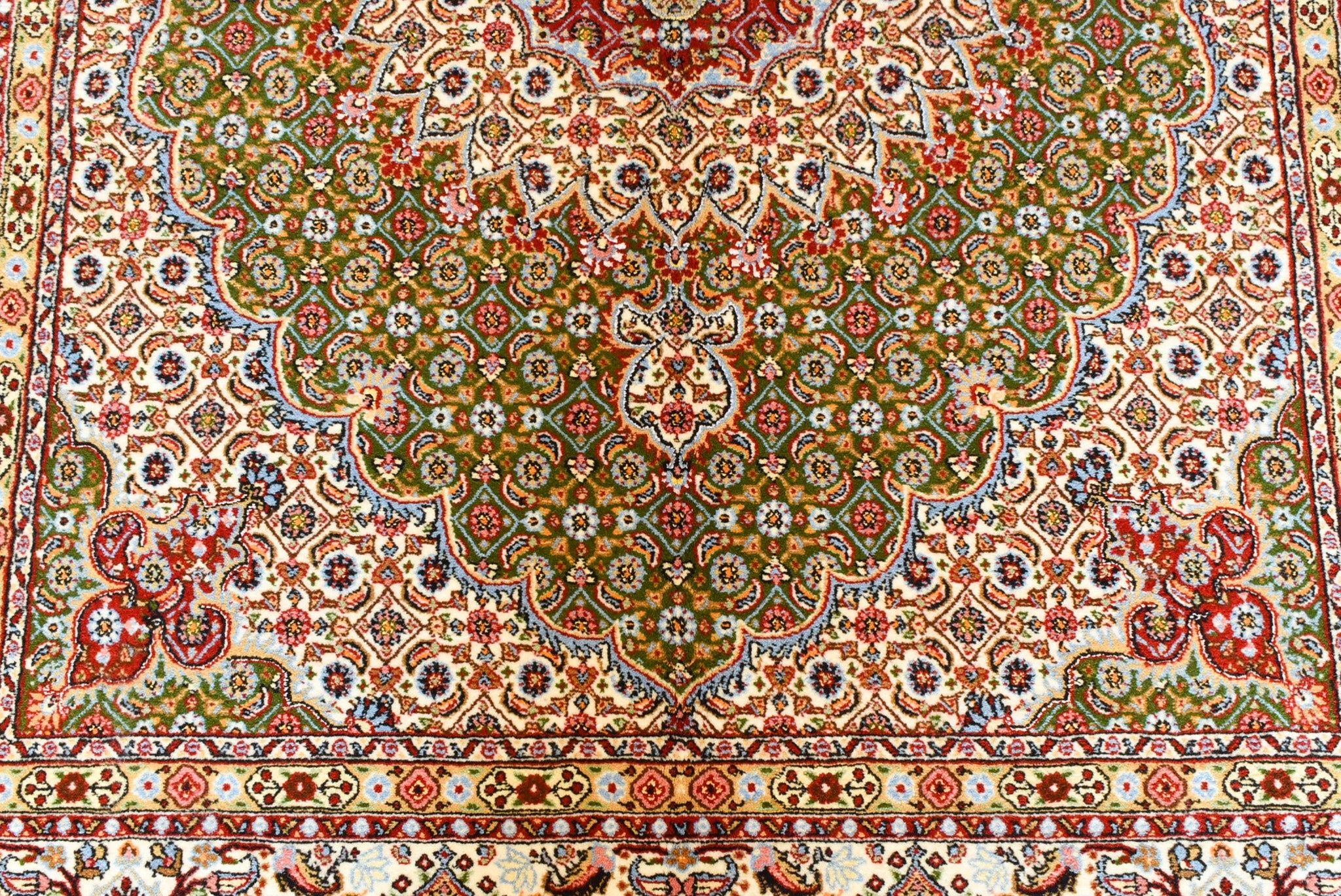 ペルシャ絨毯　イラン<br>ムード産<br>ｻｲｽﾞ:約１５５×１９３<br>【商品番号：7166】