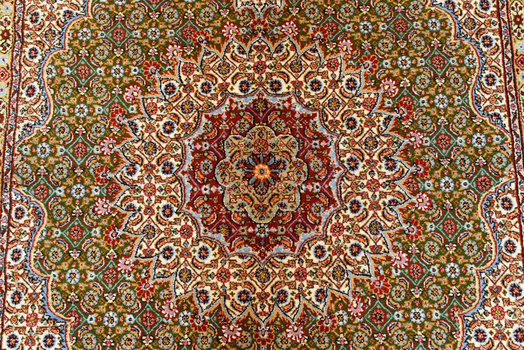 ペルシャ絨毯　イラン<br>ムード産<br>ｻｲｽﾞ:約１５５×１９３<br>【商品番号：7166】