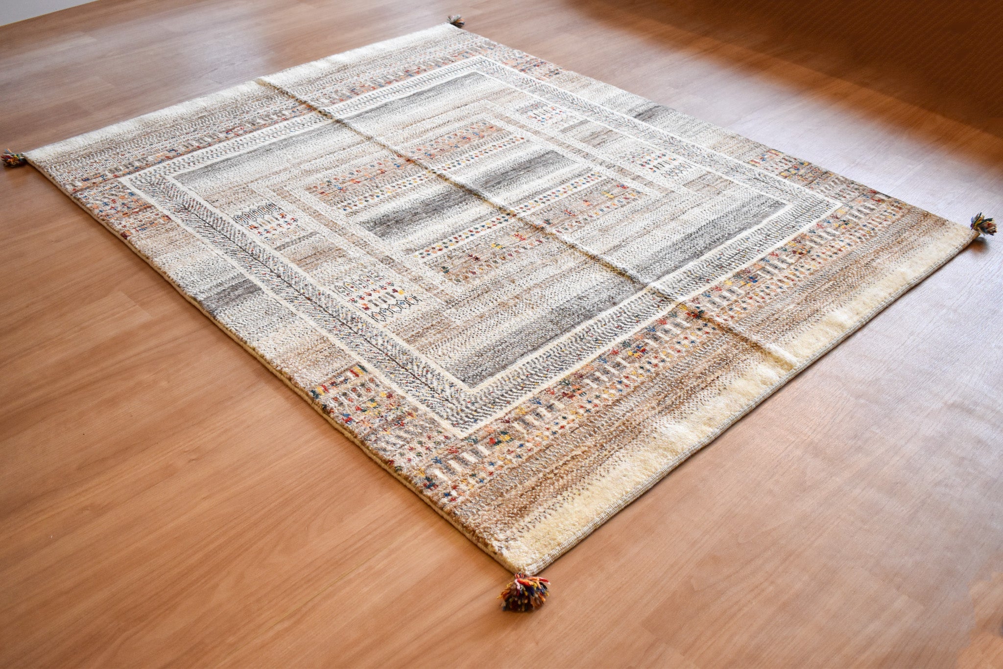 ギャッベ　イラン産 <br>リビングサイズ<br>ｻｲｽﾞ:約１５９×２０２<br>【商品番号：82484】