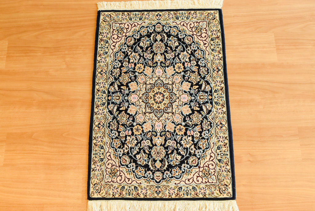 ペルシャ絨毯 イラン ナイン産<br>玄関マットサイズ 60×89