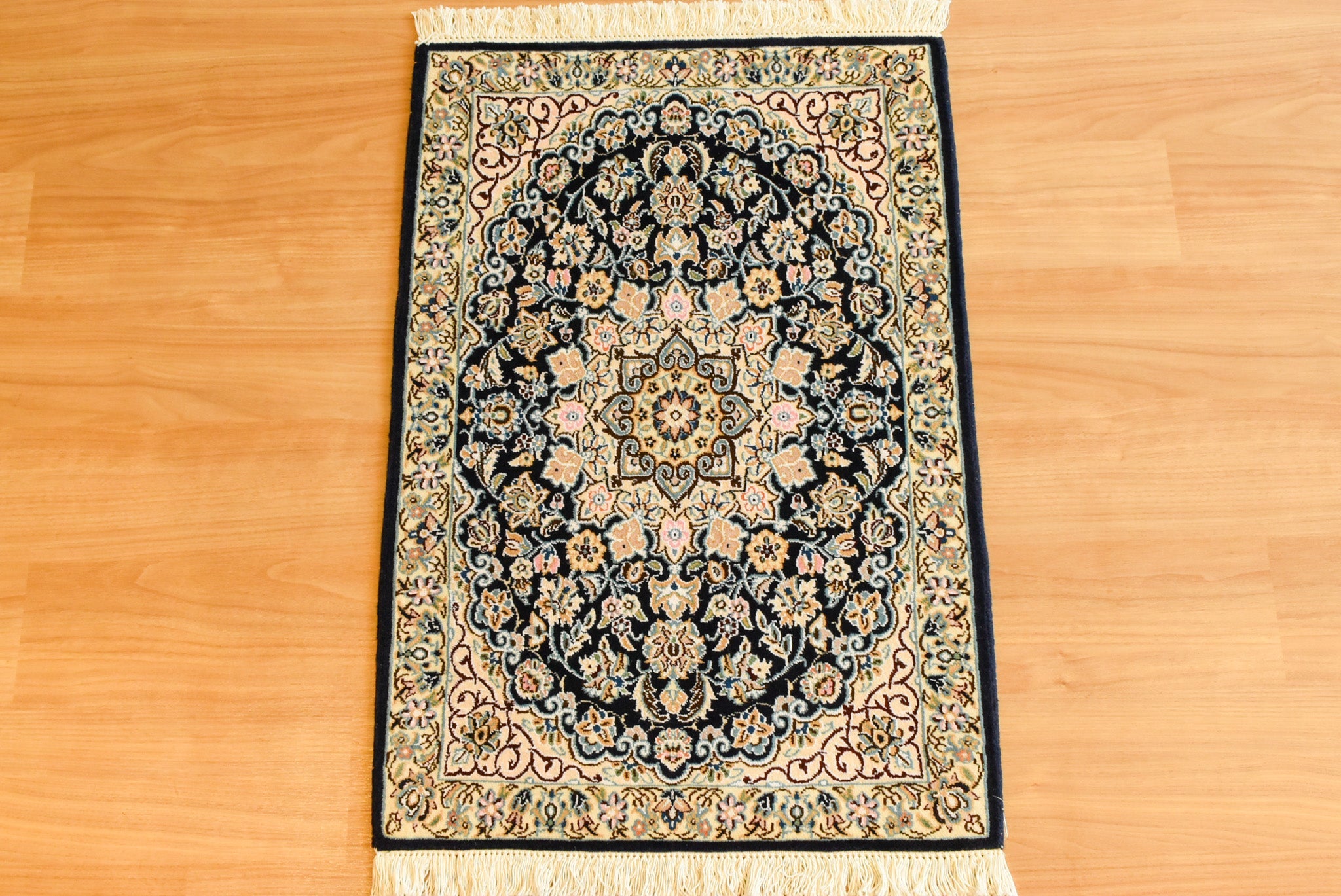 ペルシャ絨毯　イラン<br> ナイン産<br>ｻｲｽﾞ:約６０×８９<br>【商品番号：6952】