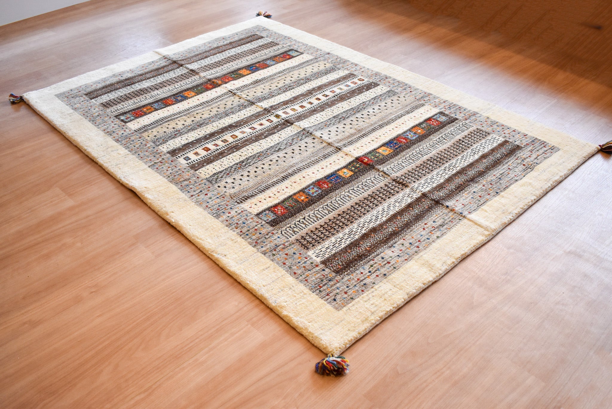 ギャッベ　イラン産 <br>リビングサイズ<br>ｻｲｽﾞ:約１４９×２１０<br>【商品番号：82450】
