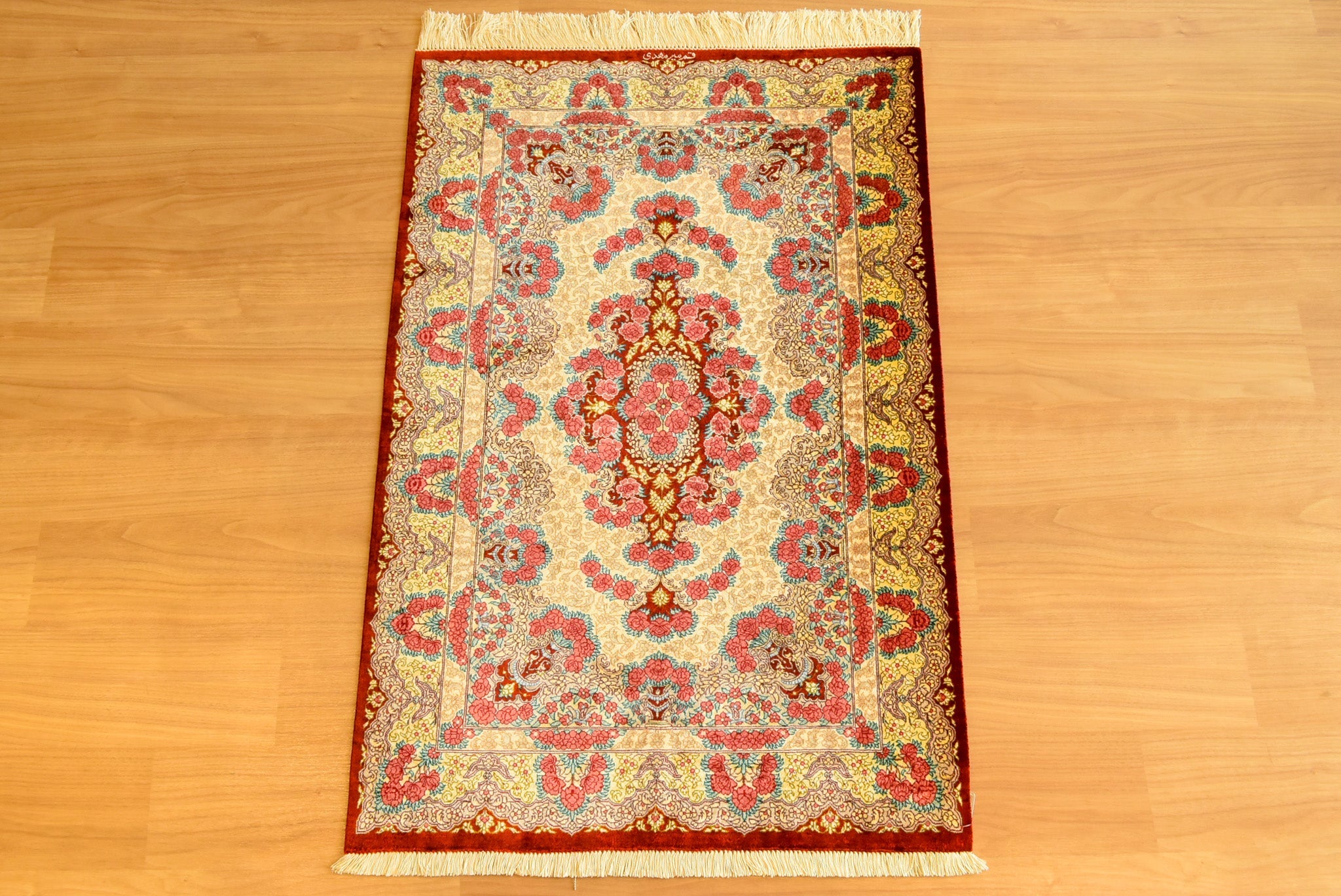 ペルシャ絨毯　イラン<br> クム産<br>ｻｲｽﾞ:約７９×１１９<br>【商品番号：896】