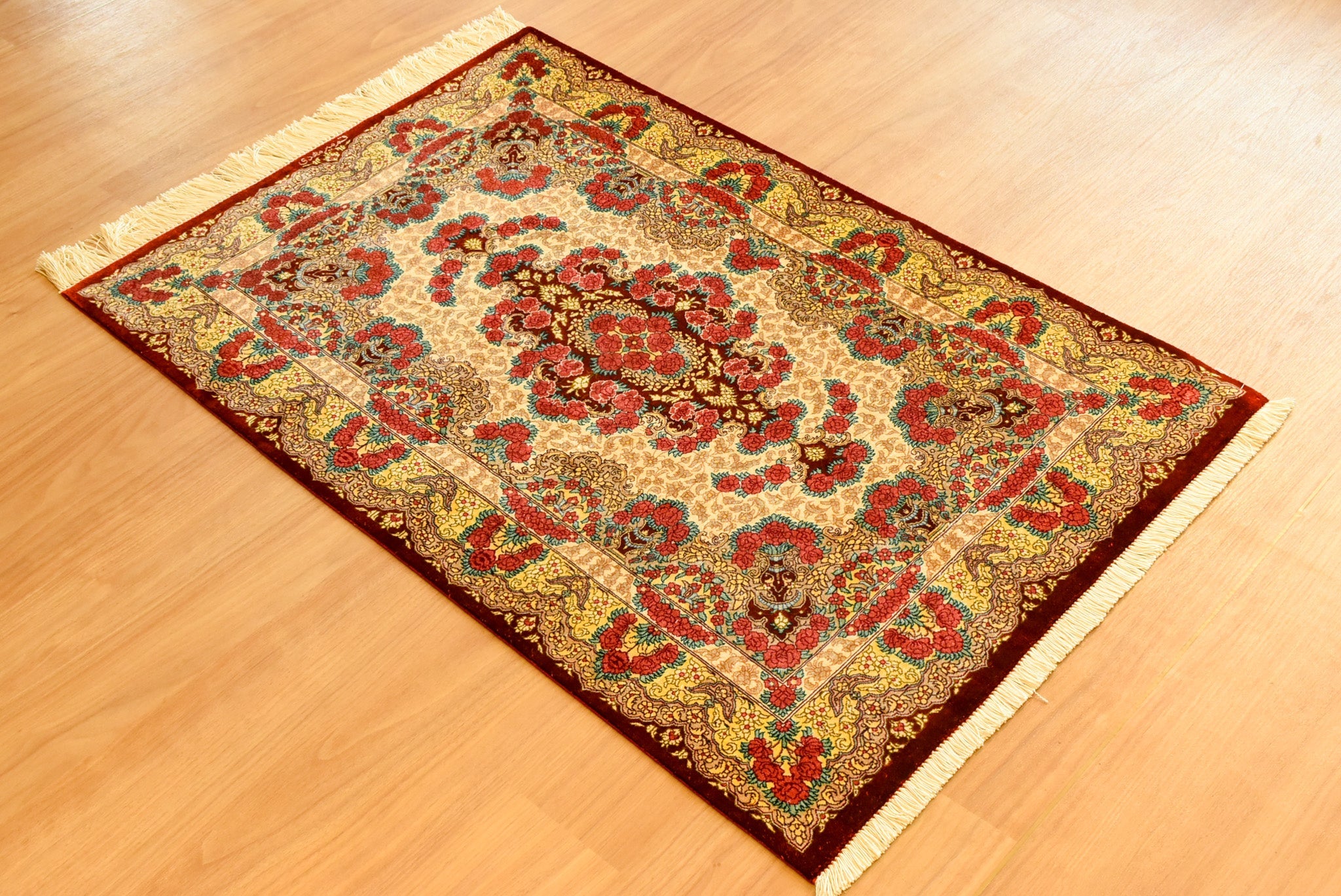 ペルシャ絨毯　イラン<br> クム産<br>ｻｲｽﾞ:約７９×１１９<br>【商品番号：896】