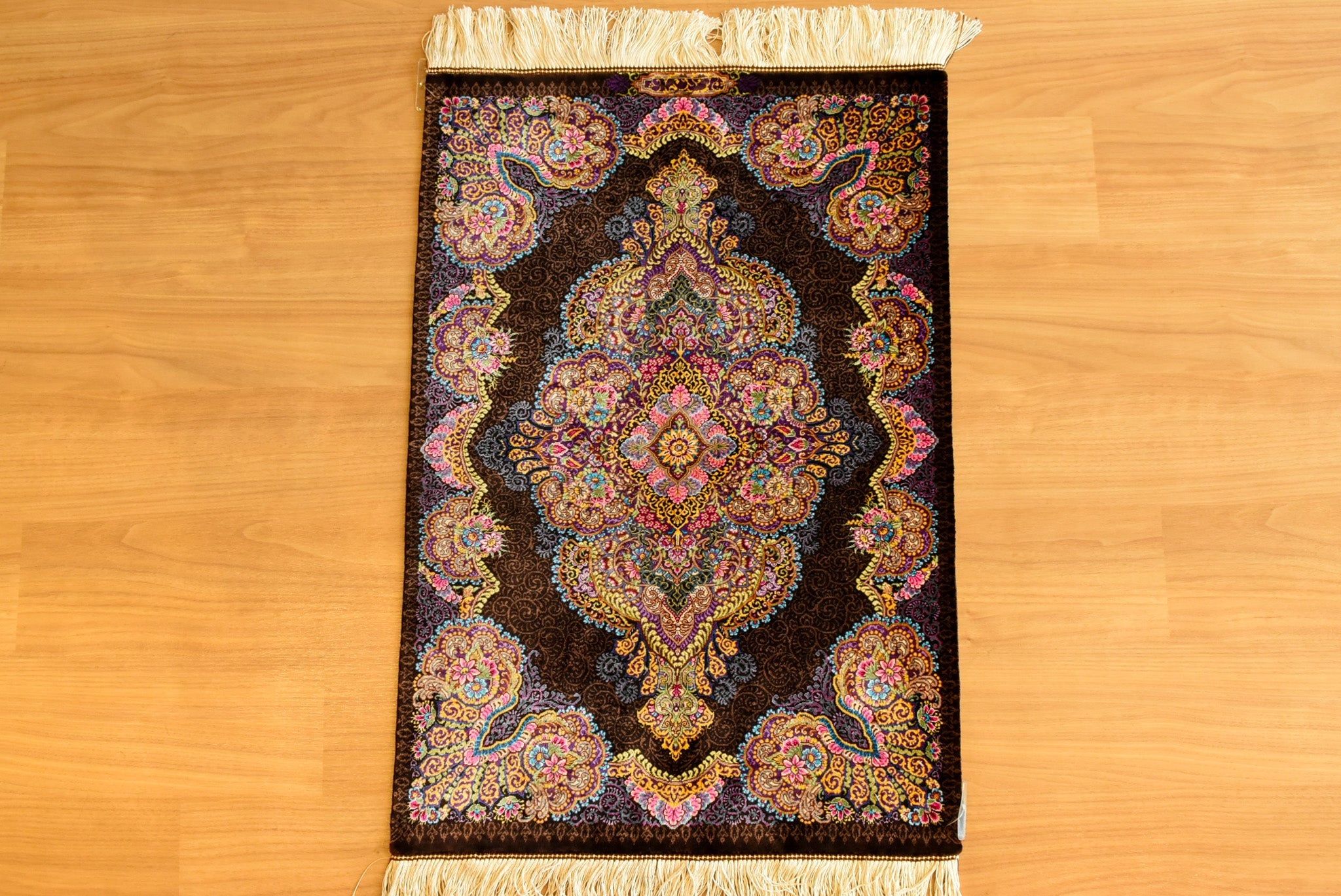ペルシャ絨毯　イラン<br> クム産【テルメ工房】<br>ｻｲｽﾞ:約６０×８８<br>【商品番号：12838】