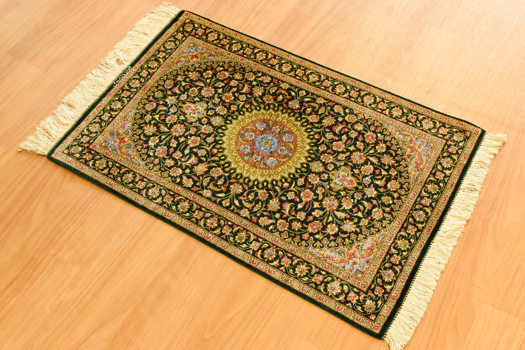 ペルシャ絨毯　イラン<br> クム産<br>ｻｲｽﾞ:約５８×８８<br>【商品番号：57295】