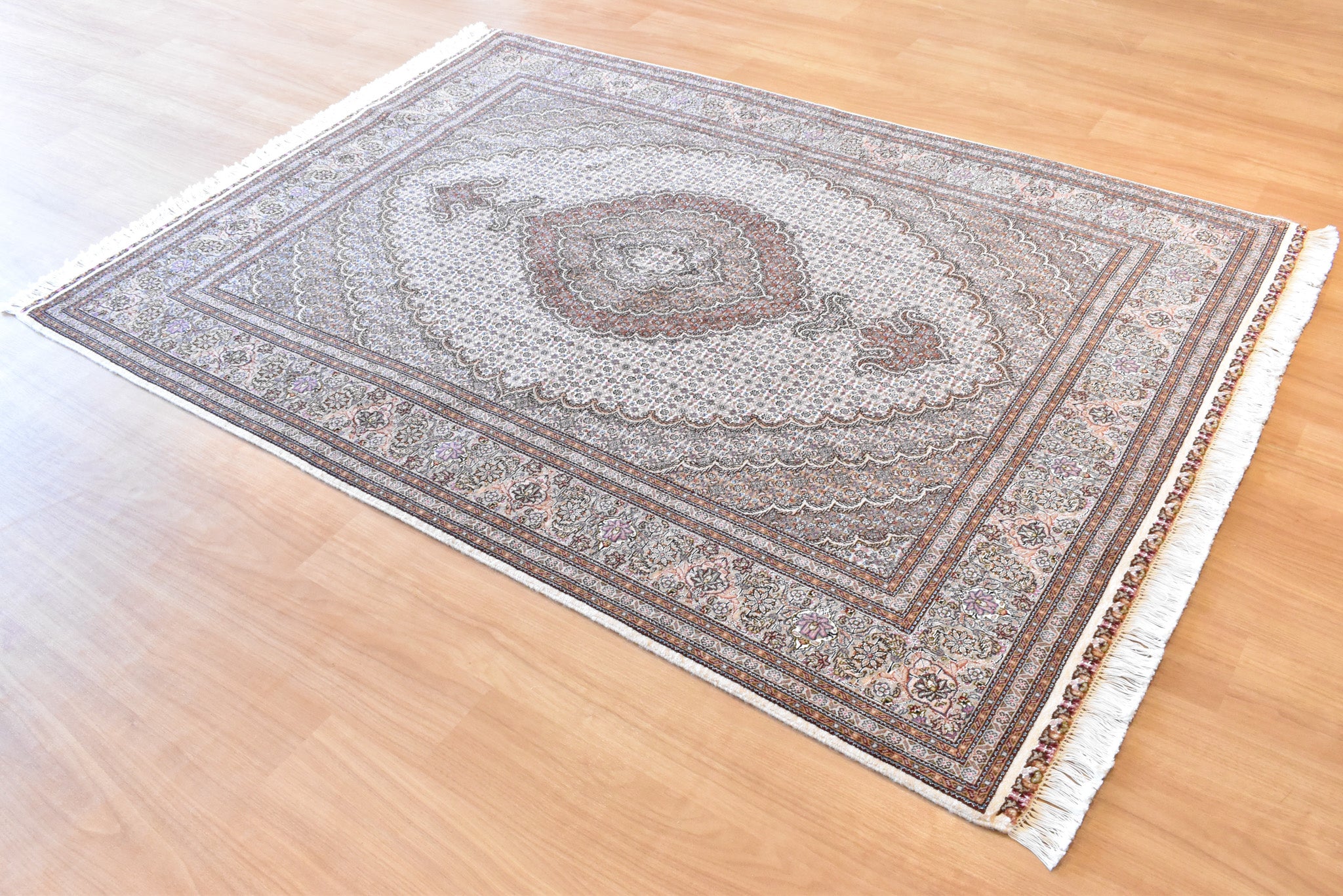 ペルシャ絨毯 イラン タブリーズ産玄関マットサイズ 200✕152