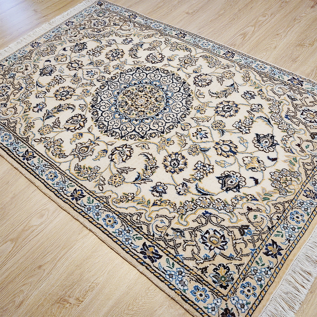 ペルシャ絨毯 イラン ナイン産<br>玄関マットサイズ 135×90