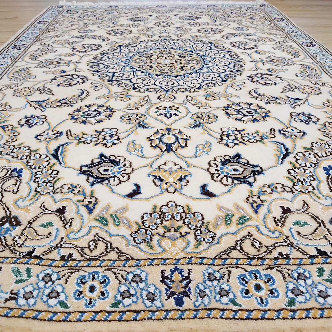 ペルシャ絨毯 イラン ナイン産<br>玄関マットサイズ 135×90