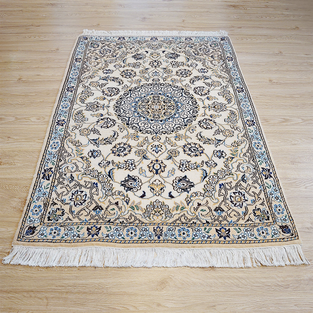 ペルシャ絨毯 イラン ナイン産<br>玄関マットサイズ 135×90