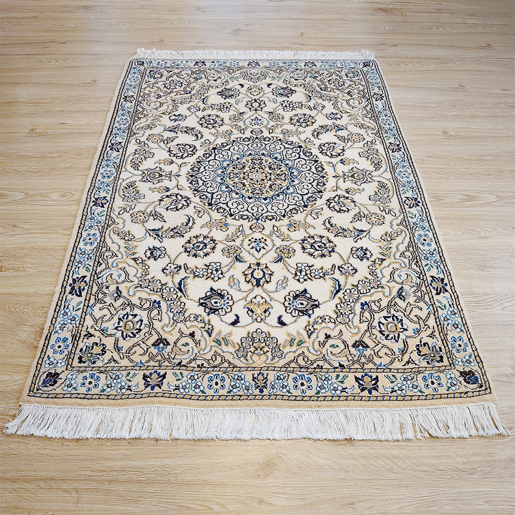 ペルシャ絨毯<br>イラン ナイン産<br>玄関マットサイズ 135×90